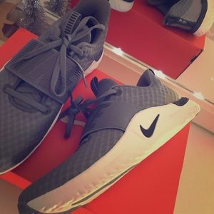 Women’s NIKE renew in season TR 9